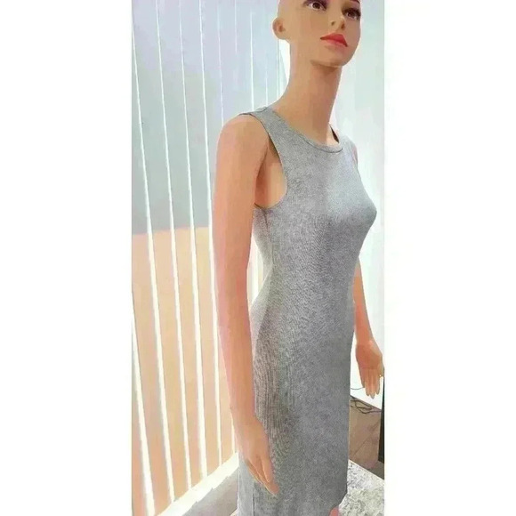 Sleek Sleeveless Ribbed Midi Dress - Picture 2 of 5